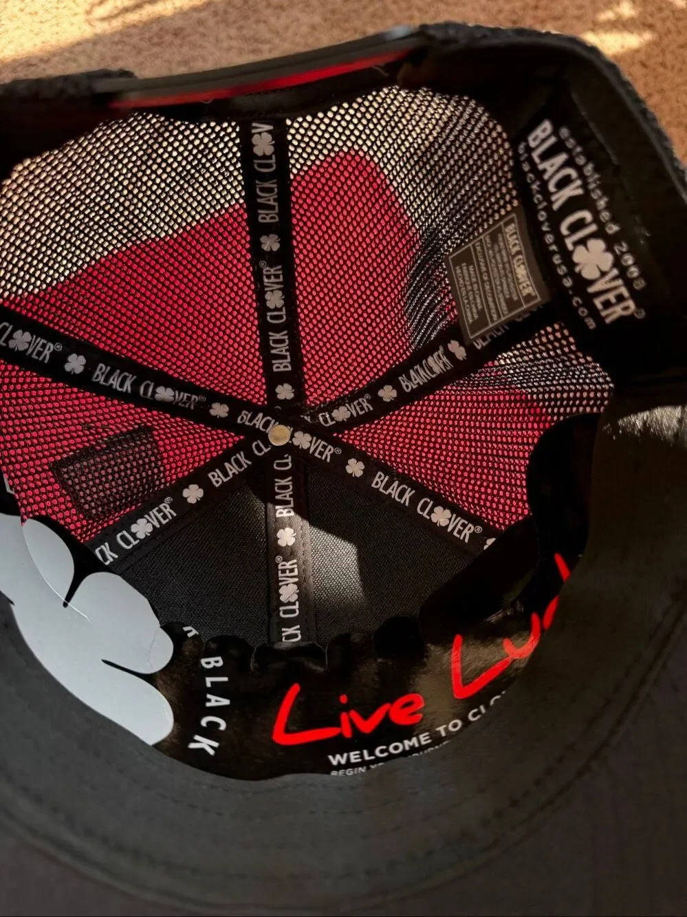 Black Clover “Kiss Me, I’m Lucky” Trucker Hat Black Mesh Snapback NWT